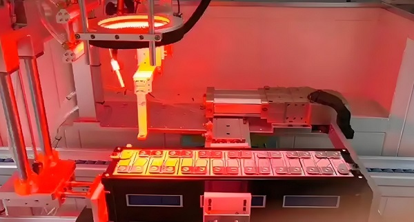 鋰電池激光焊接機(jī)對(duì)鋰電池生產(chǎn)有什么幫助？