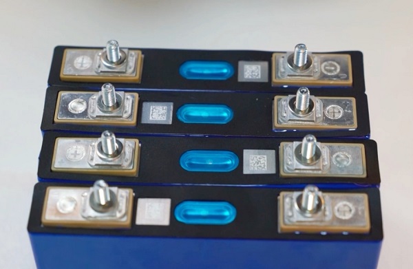 鋰電池激光焊接機在焊接過程中，如何避免焊接變形？
